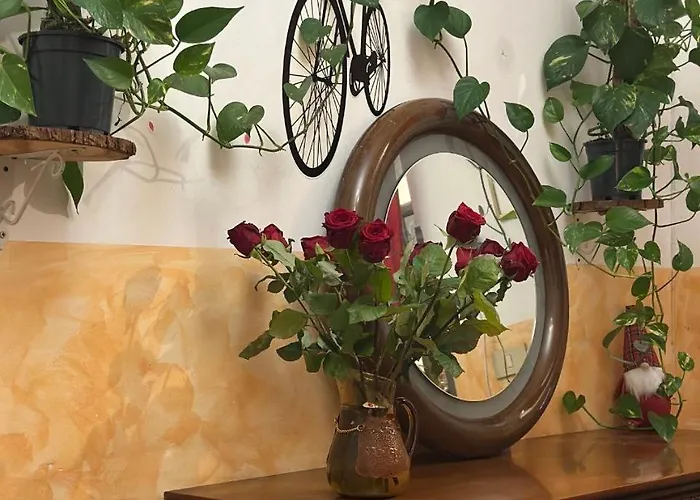 3 Minutes From Train בית הארחה *