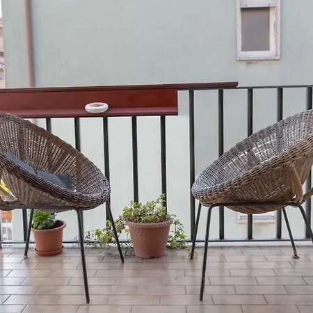 3 Minutes From Train *